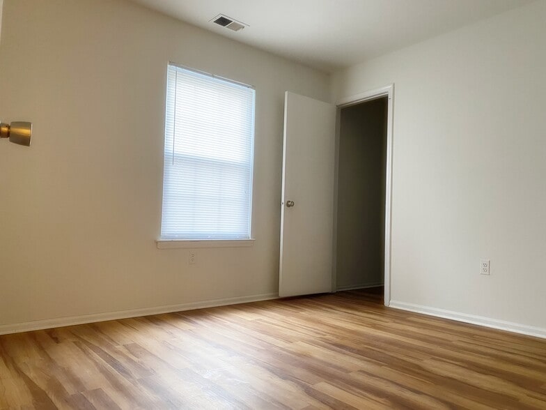 Second room - 167 Pennsylvania Way