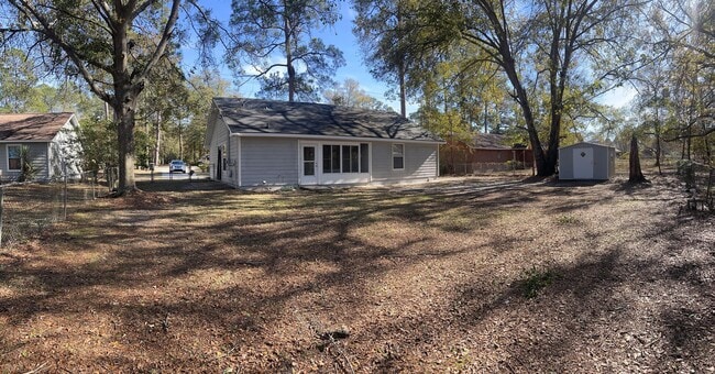 Building Photo - 934 Pineland Ave