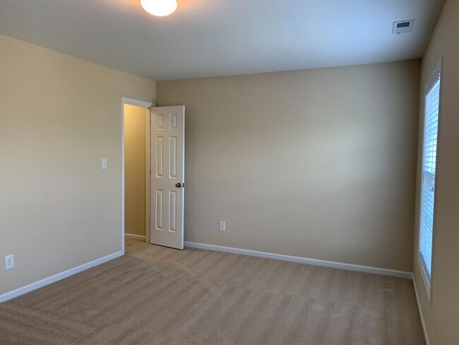 Building Photo - 4 Bed / 2.5 Bath Home in Holly Springs