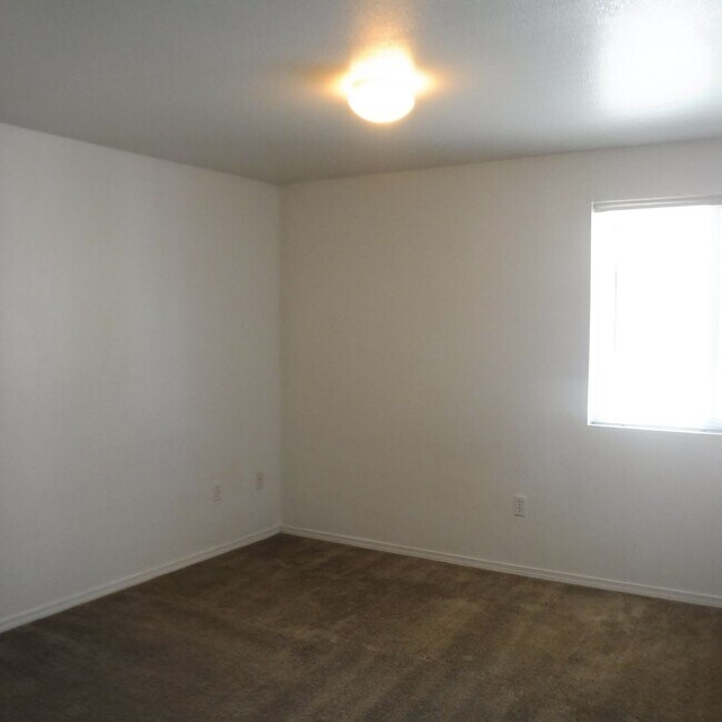 Building Photo - Two Bedroom, Two Bath with Single Car Gara...