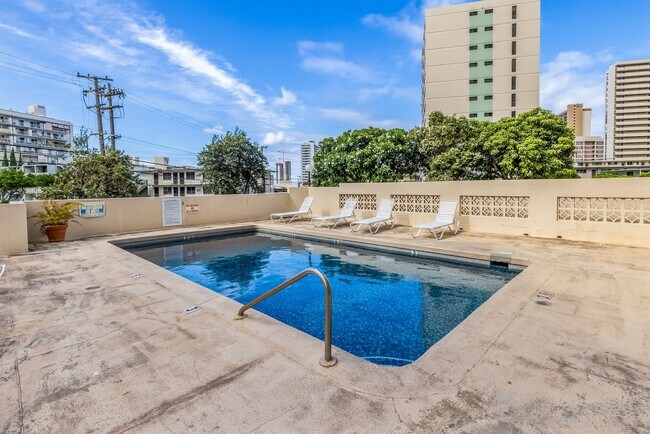 Building Photo - Remodeled 2 bedroom, 1 bath with assigned ...