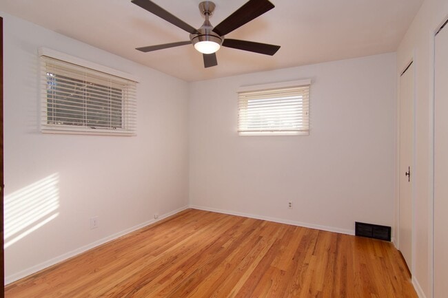 Building Photo - North Side Shadle Park 3 Bed 1.5 Bath Home with beautiful hardwood floors Full Basement