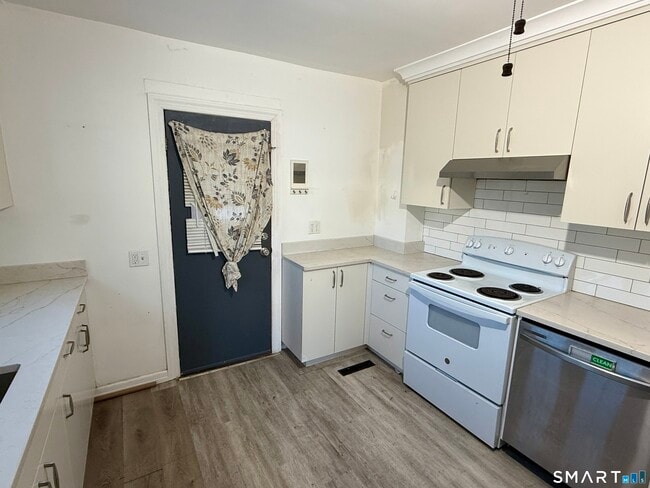 Building Photo - 475 Migeon Ave