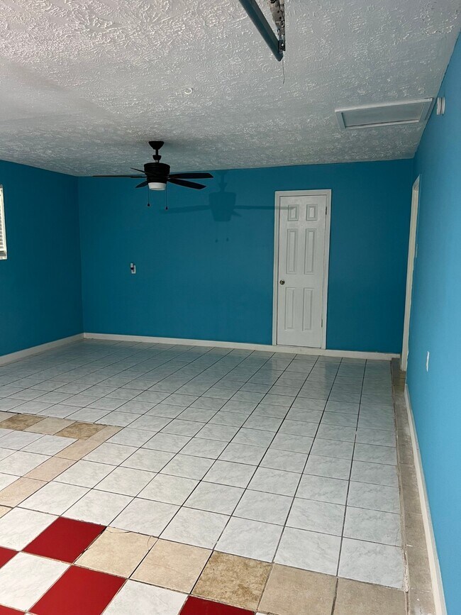 Building Photo - 9314 Valley Stream