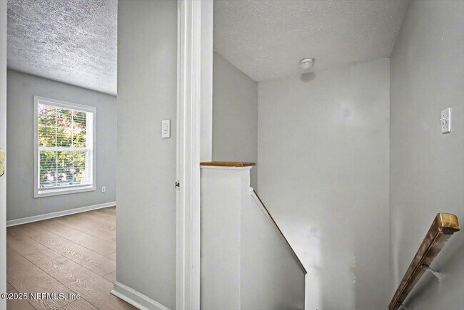 Building Photo - 1217 Clock St