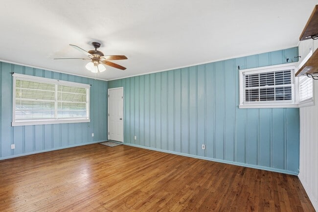 Building Photo - Great in Granbury