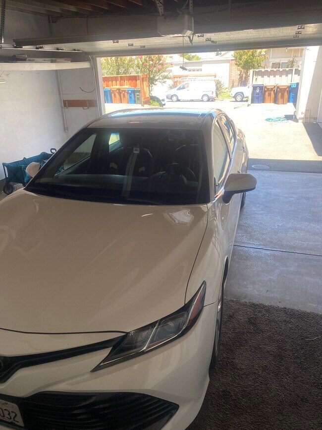 Building Photo - 10 Clark Creek Cir