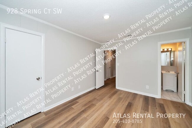 Building Photo - 928 Spring Ct SW