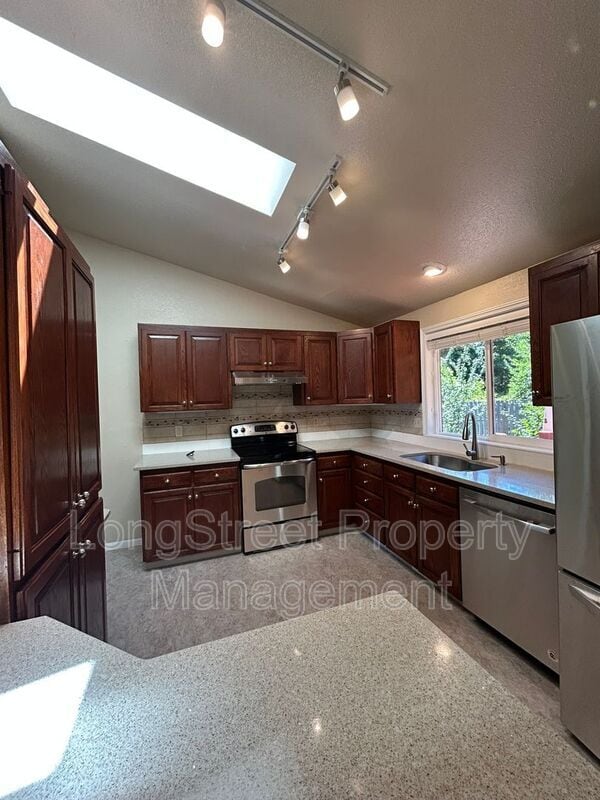 Building Photo - 4181 NW Jasmine Pl
