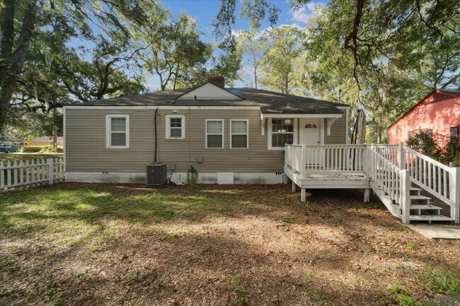 Building Photo - Charming Midtown Home – Updated and Move-I...