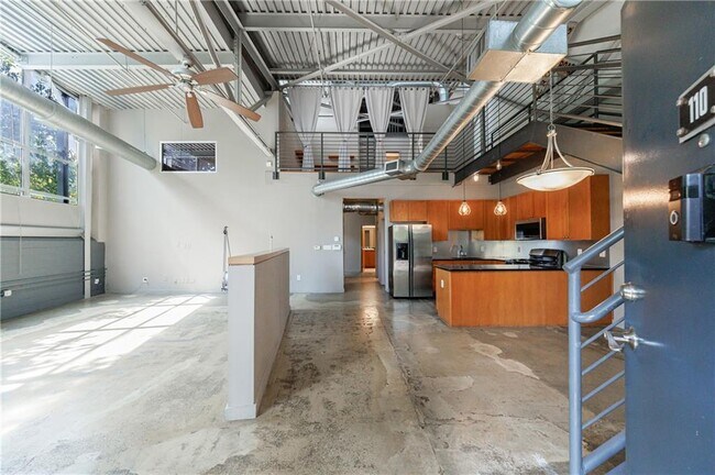 Building Photo - 400 Village Pkwy