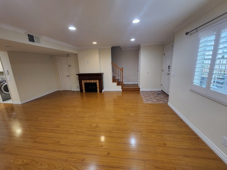 Building Photo - 212 N Jackson St