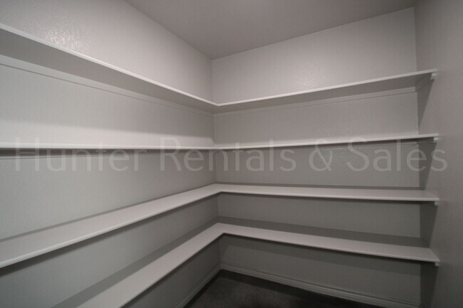 Building Photo - 805 Freedom Cir