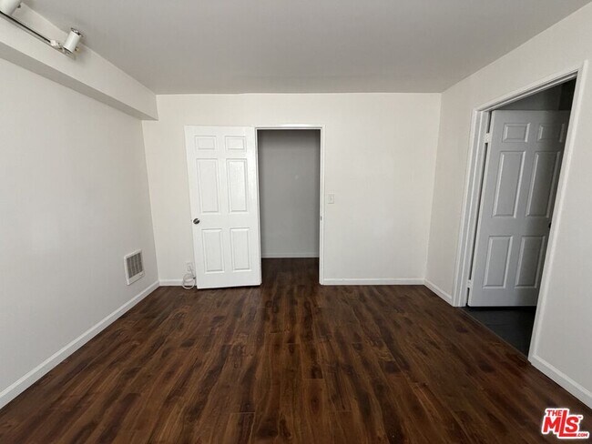 Building Photo - 1337 N Sierra Bonita Ave