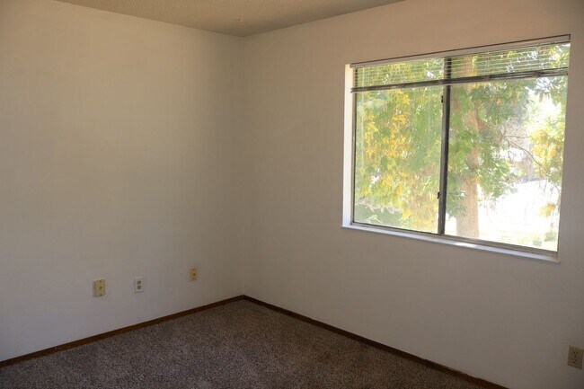Building Photo - Beautiful Split-Level 6BR Home with Attach...
