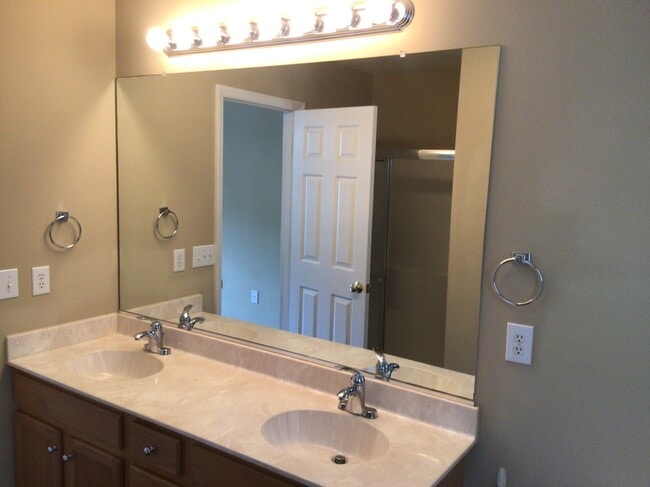 Building Photo - 423 Harvest Pine Road