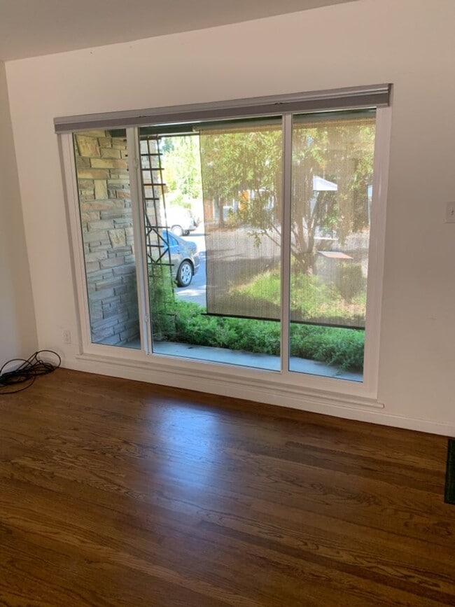 Building Photo - 648 K St