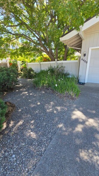 Building Photo - 6480 Havenside Dr