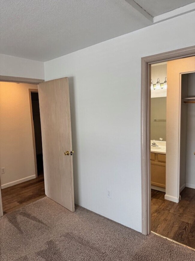Building Photo - 3044 Sheraton Ct