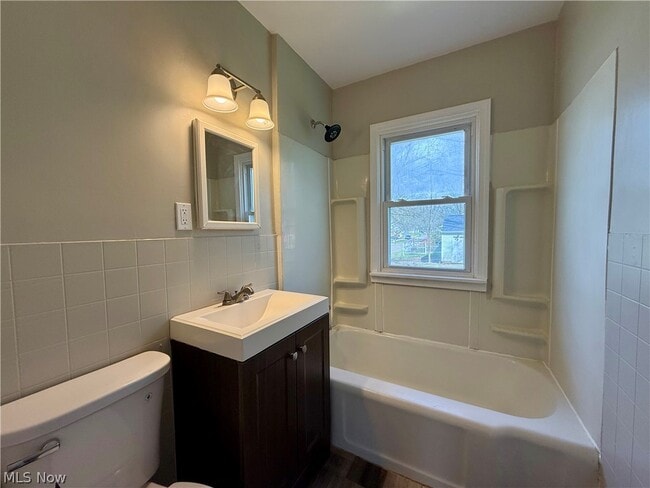 Building Photo - 857 Kennebec Ave