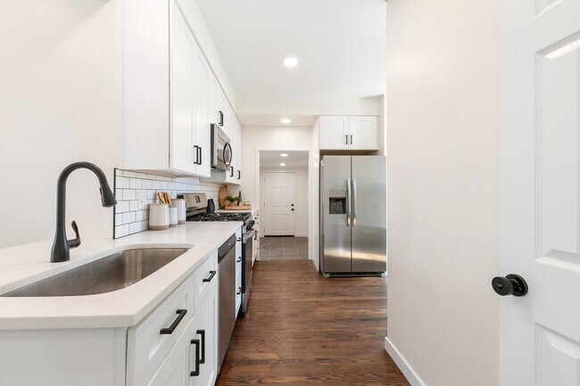 Building Photo - 227 N Walnut St