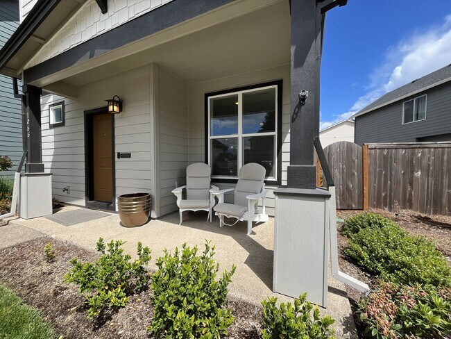 Building Photo - Spacious Modern Home with Open-Concept Living, Elegant Interior Features & Attached Garage