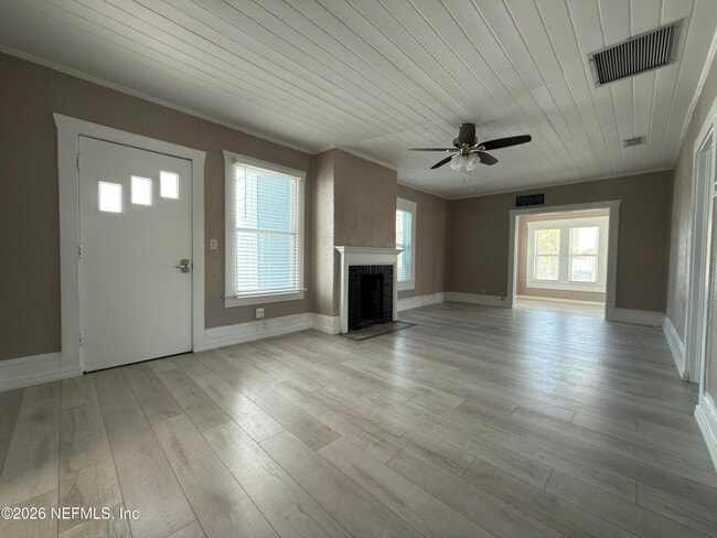 Building Photo - 630 2nd St S