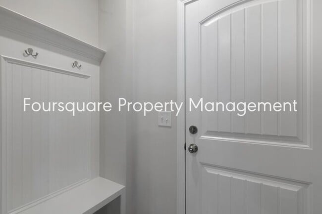 Building Photo - Bright 3-Bed 2.5-Bath End-Unit Townhome with Washer/ Dryer, Granite Kitchen & 2-Car Garage.Conven...