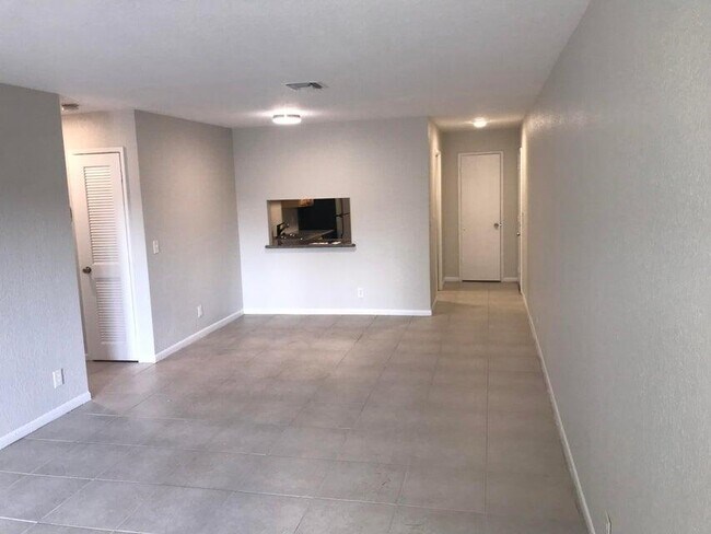 Building Photo - 240 Croton Ave