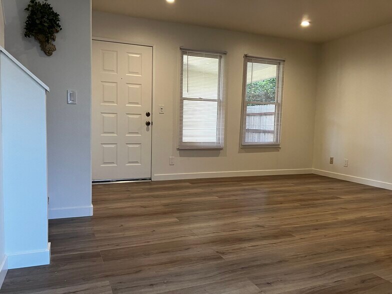 Building Photo - 629 S Glassell St