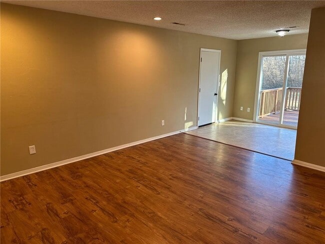 Building Photo - 332 W Nightingale Cir