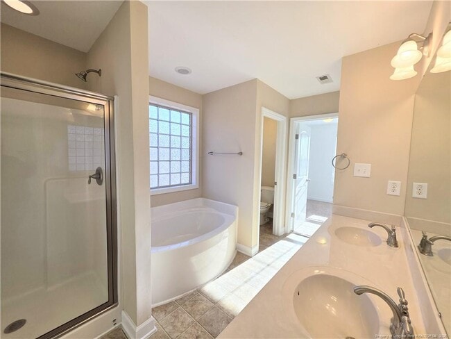 Building Photo - 389 Roanoke Dr