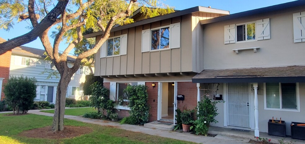 Building Photo - 9691 Durham Dr