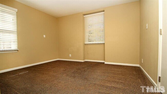 Building Photo - 5841 Sandstone Dr