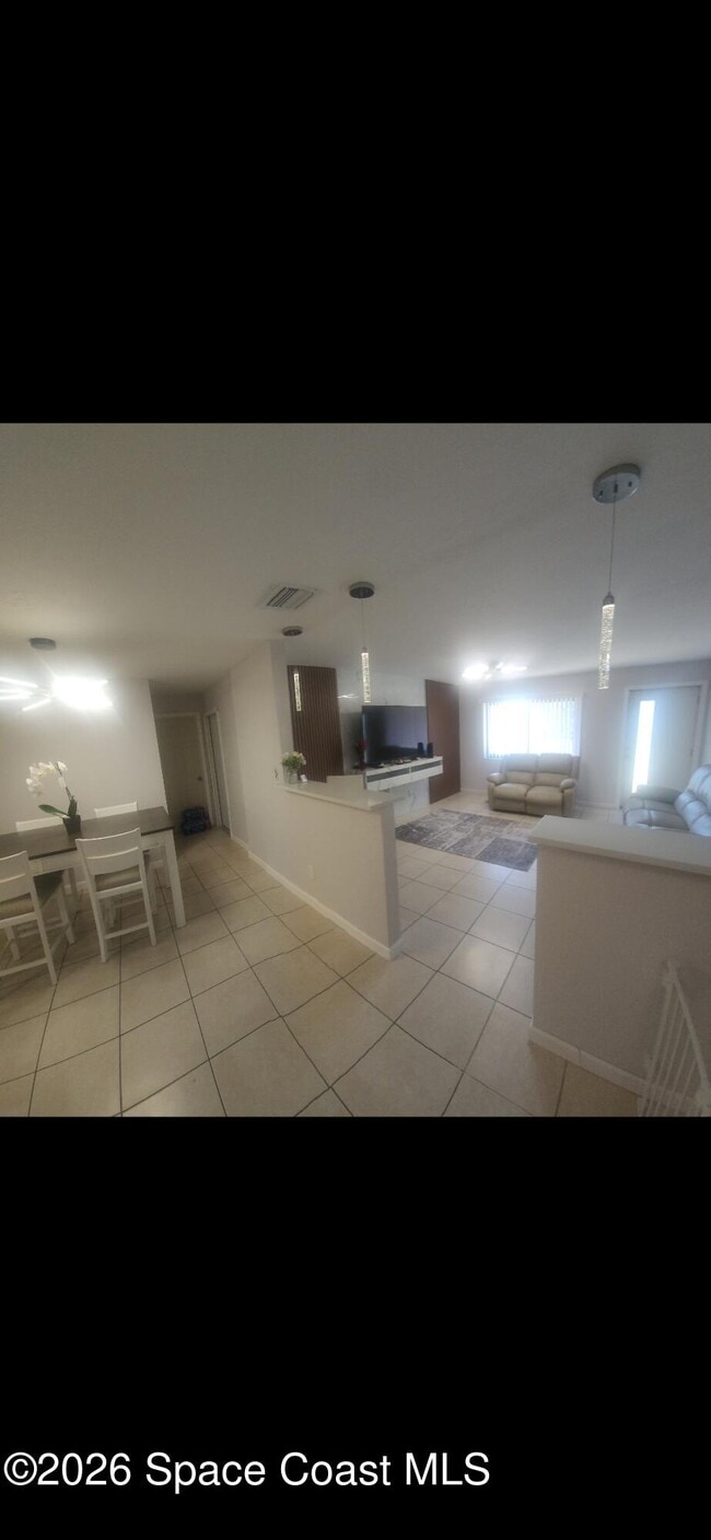 Building Photo - 462 Breakwater St SE