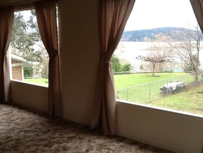 Building Photo - 1918