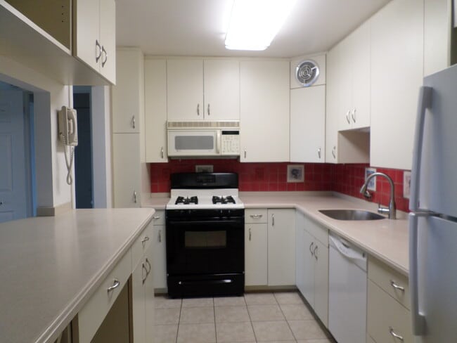 Building Photo - 4620 N Park Ave