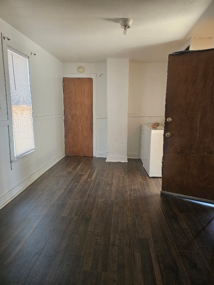 Building Photo - 640 E Northern Ave