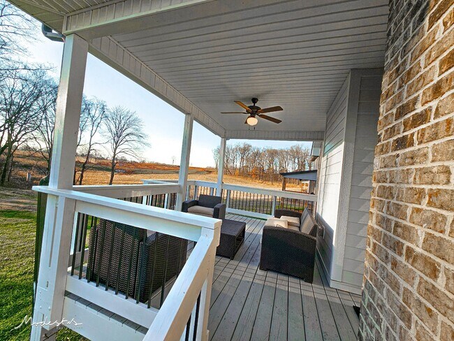 Building Photo - 1718 Oak Frst Dr