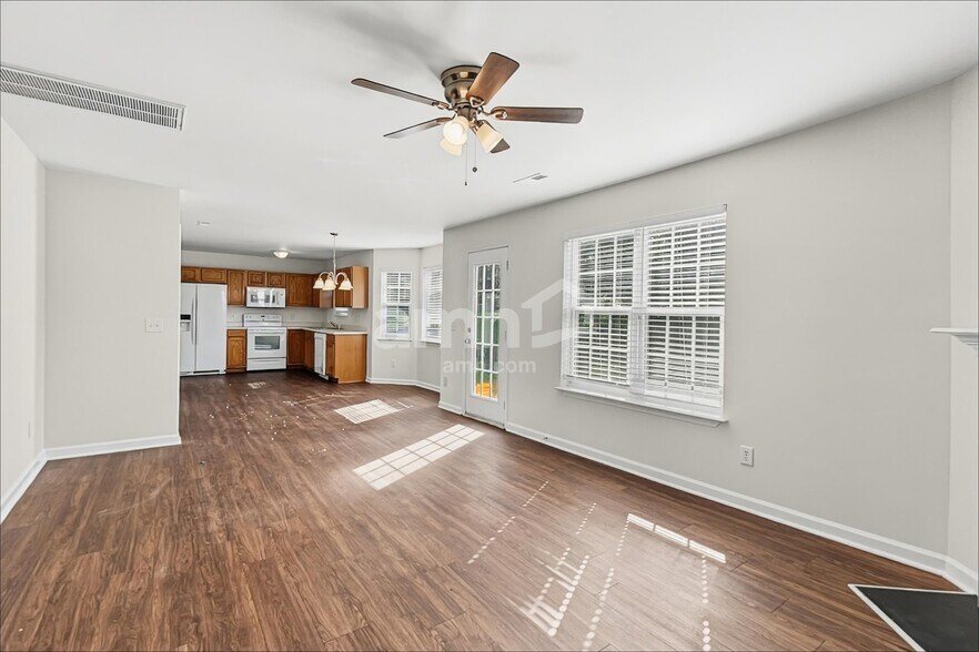 Building Photo - 117 Rock Glen Court