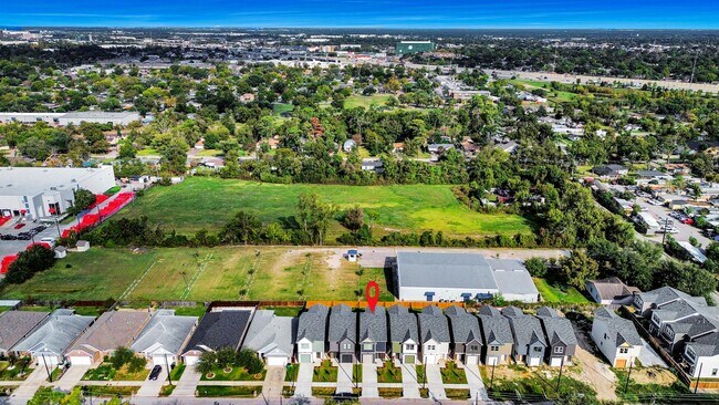 Building Photo - 6320 Milwee St