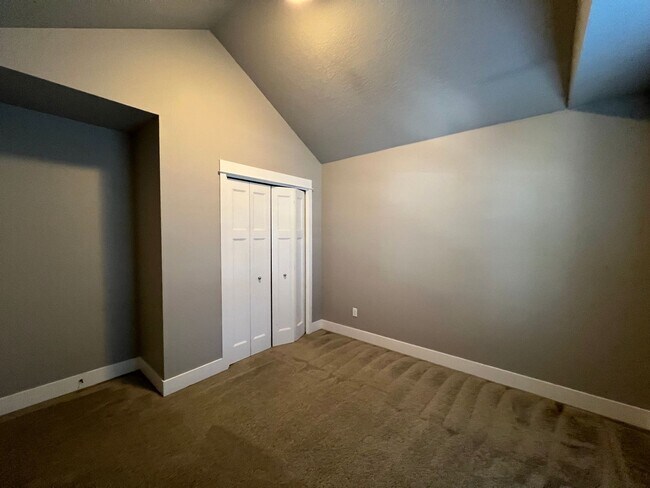 Building Photo - 1908al