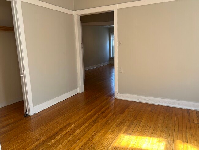 Building Photo - 6540 N Lakewood Ave
