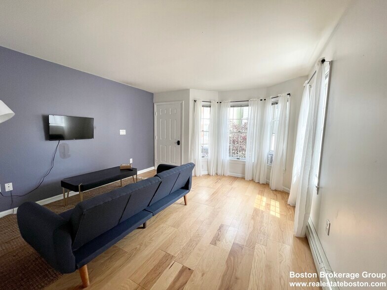 Building Photo - 2 Holden St