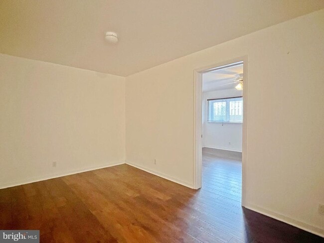 Building Photo - 1209 N Vernon St