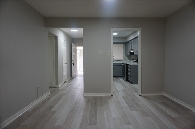 Building Photo - 1913 Normal Park Dr