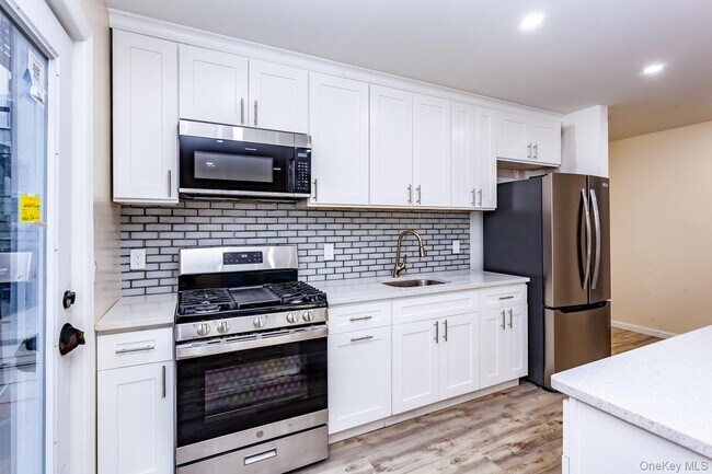 Building Photo - 300 Highland Ave