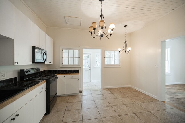 Building Photo - 1273 E Broad St