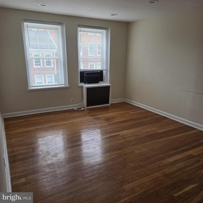 Building Photo - 2824 31st St SE