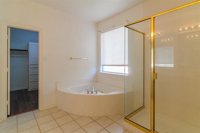 Building Photo - 9605 Pinehurst Dr